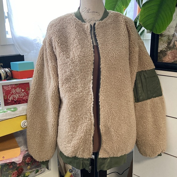 Forever 21 | bomber oversized reversible jacket. Thick and cozy. - Picture 4 of 5